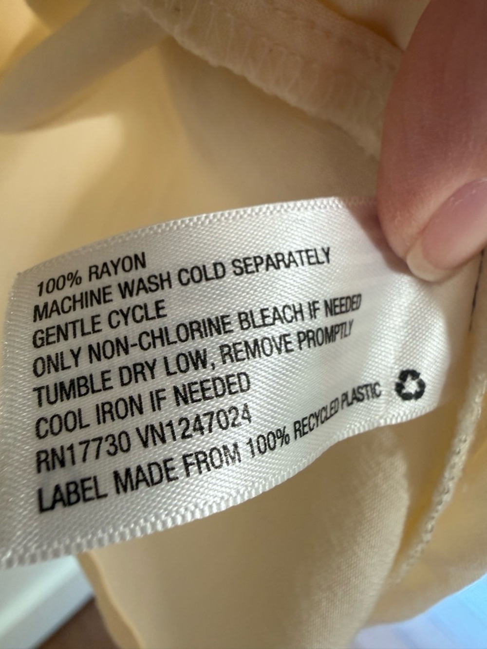 Universal Thread Cream Ruffle V Neck Button Front Blouse Size L - Picture 6 of 11